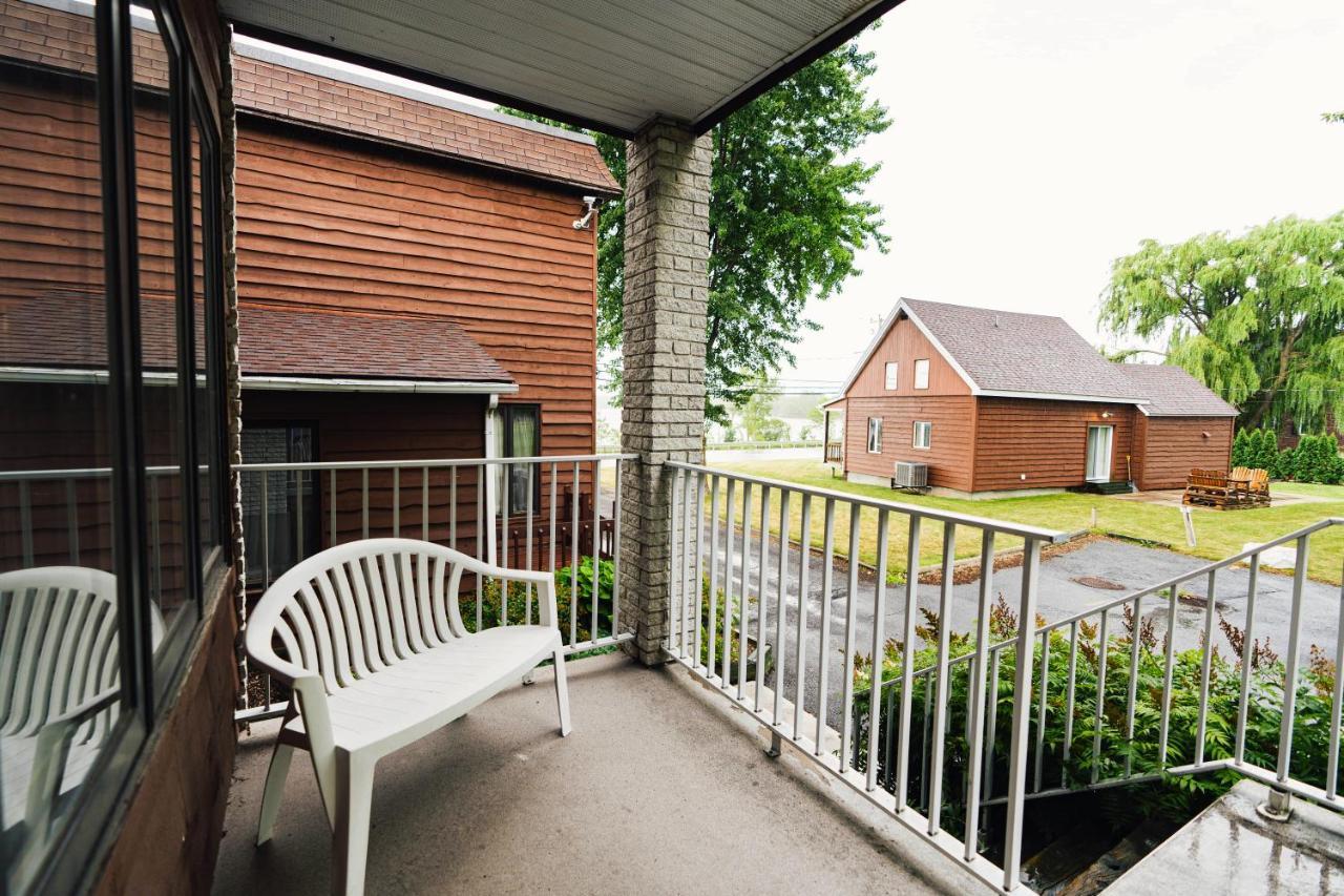 Auberge Harris Saint-Jean-sur-Richelieu Esterno foto