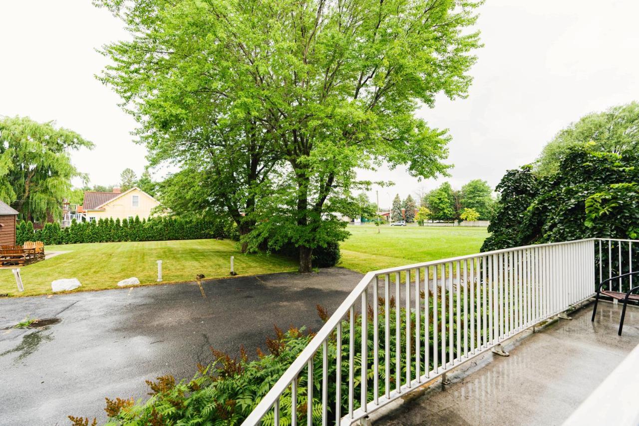 Auberge Harris Saint-Jean-sur-Richelieu Esterno foto