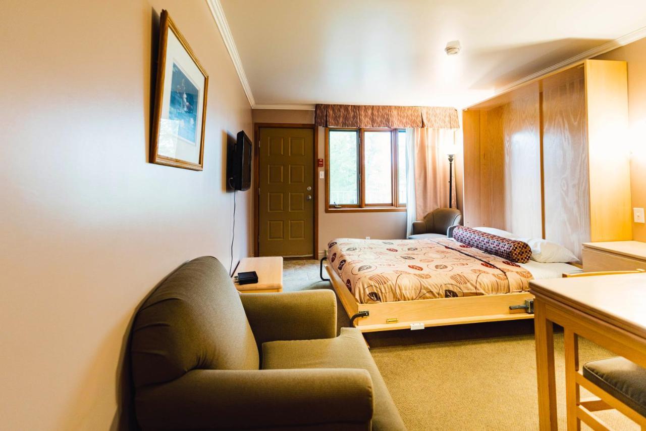 Auberge Harris Saint-Jean-sur-Richelieu Esterno foto