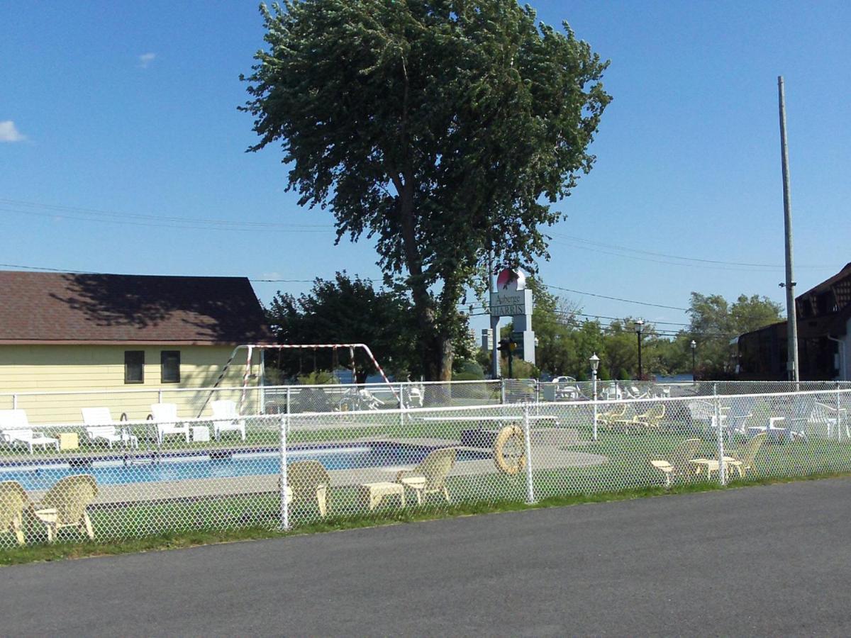 Auberge Harris Saint-Jean-sur-Richelieu Esterno foto