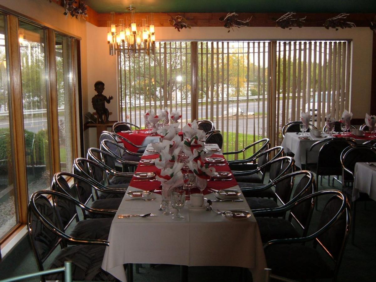 Auberge Harris Saint-Jean-sur-Richelieu Esterno foto