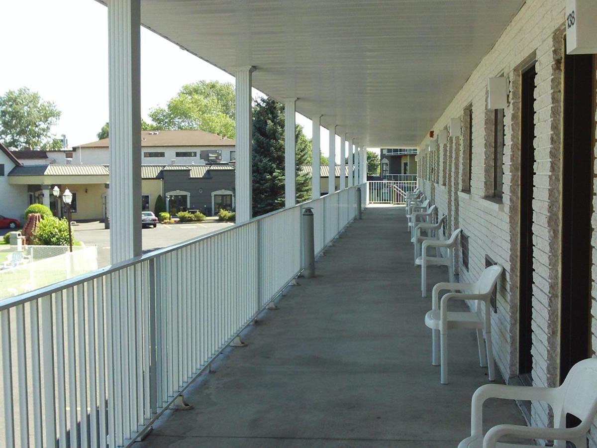Auberge Harris Saint-Jean-sur-Richelieu Esterno foto