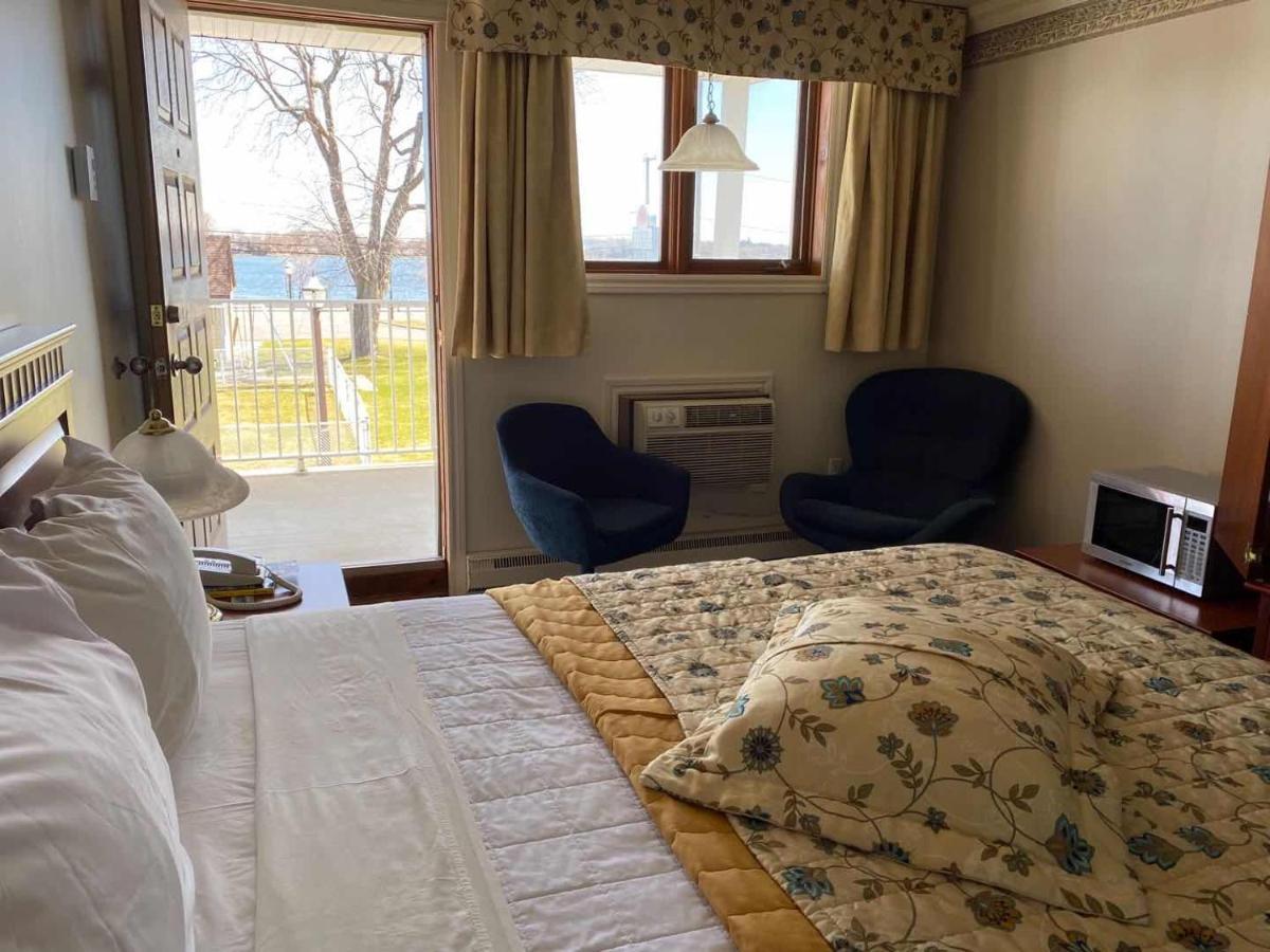 Auberge Harris Saint-Jean-sur-Richelieu Esterno foto