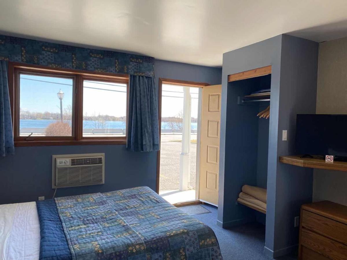 Auberge Harris Saint-Jean-sur-Richelieu Esterno foto